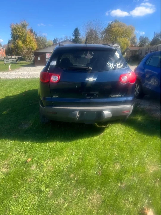 2010 Chevrolet Traverse - Image 3 of 3