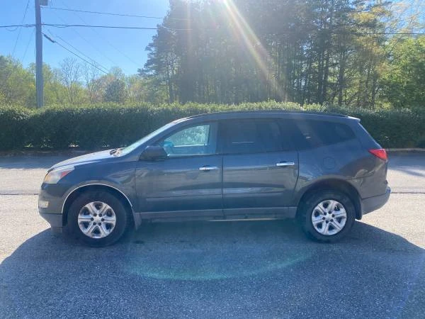 2010 Chevrolet Traverse - Image 2 of 8