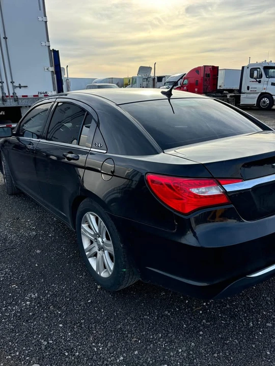 2010 Chrysler 200 - Image 4 of 7