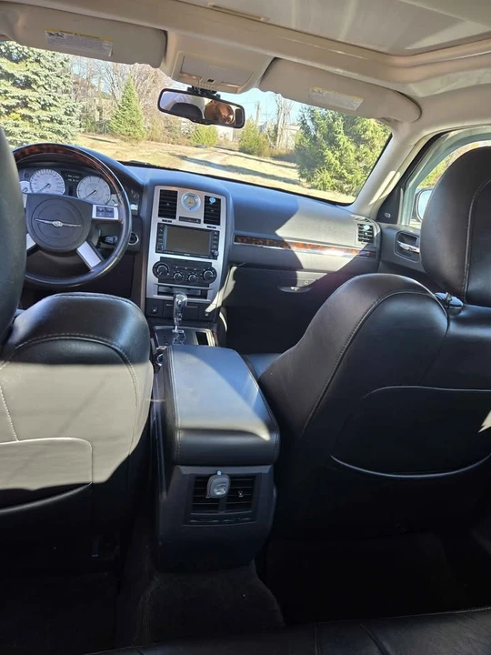 2010 Chrysler 300 (2005-2023) - Image 12 of 19