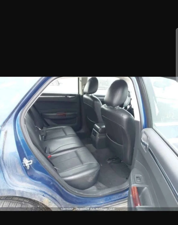 2010 Chrysler 300 (2005-2023) - Image 2 of 3