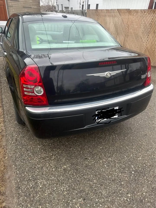 2010 Chrysler 300 (2005-2023) - Image 4 of 4