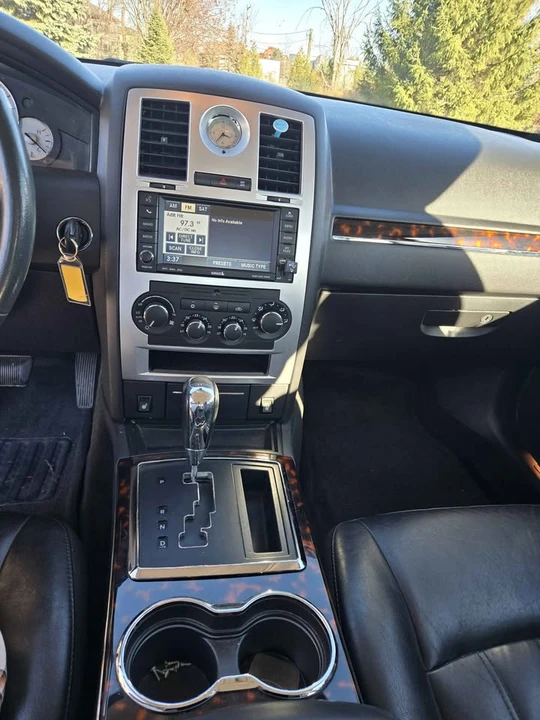 2010 Chrysler 300 (2005-2023) - Image 15 of 19