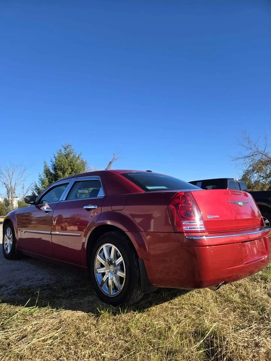 2010 Chrysler 300 (2005-2023) - Image 4 of 19
