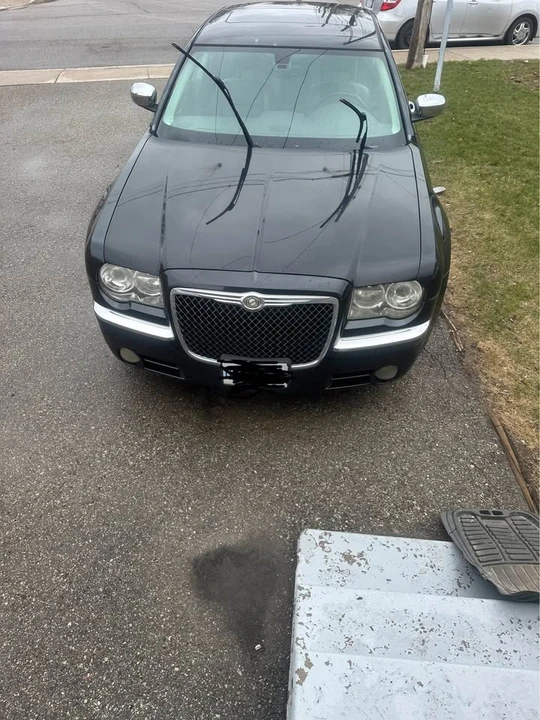 2010 Chrysler 300 (2005-2023) - Image 3 of 4