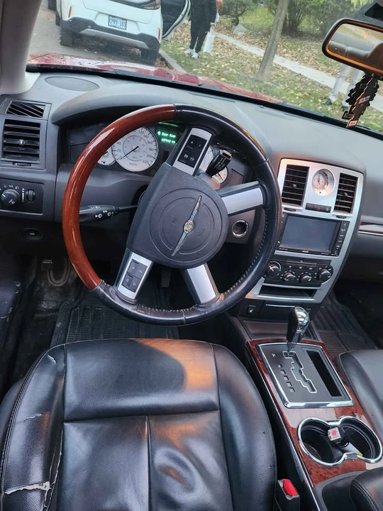 2010 Chrysler 300 (2005-2023) - Image 3 of 11