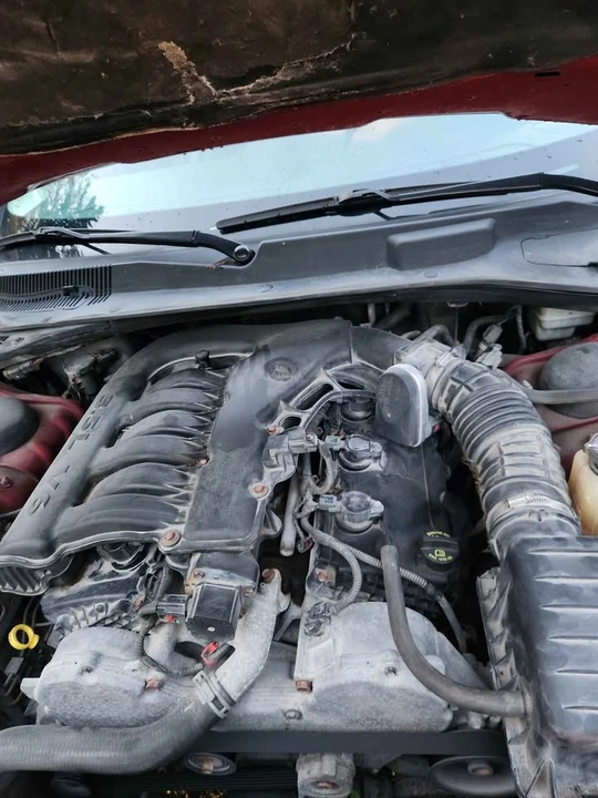 2010 Chrysler 300 (2005-2023) - Image 10 of 11