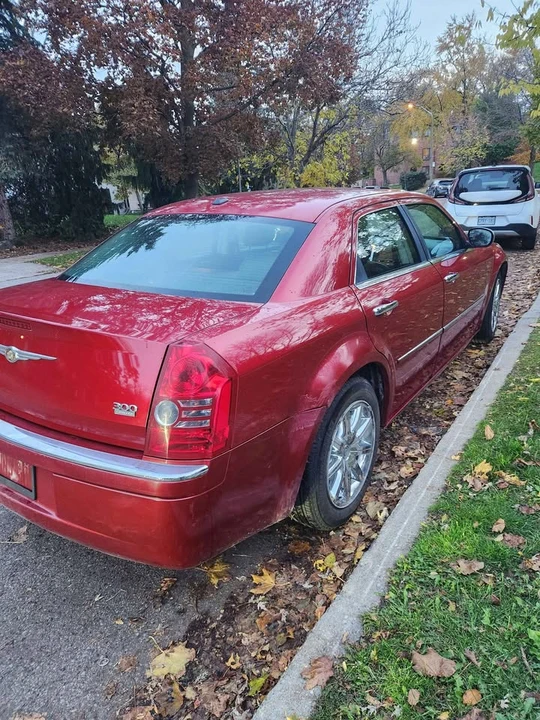 2010 Chrysler 300 (2005-2023) - Image 7 of 11