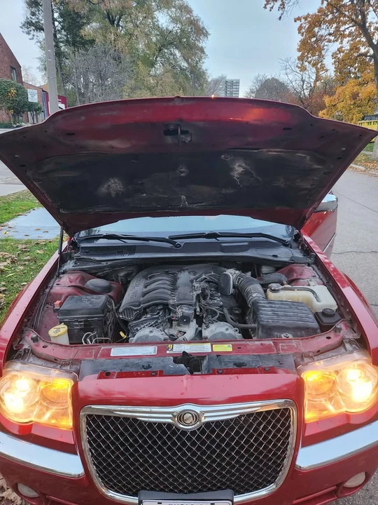 2010 Chrysler 300 (2005-2023) - Image 9 of 11