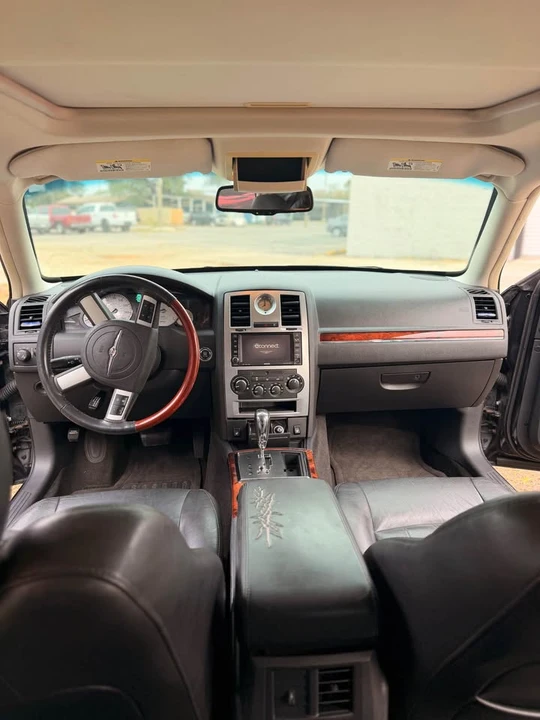 2010 Chrysler 300 (2005-2023) - Image 15 of 15