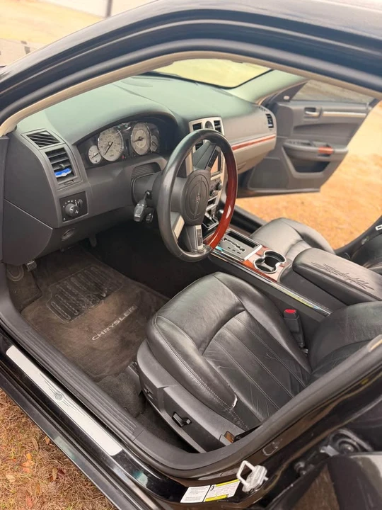 2010 Chrysler 300 (2005-2023) - Image 13 of 15