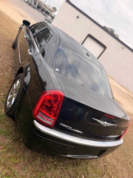 2010 Chrysler 300 (2005-2023) - Image 5 of 15