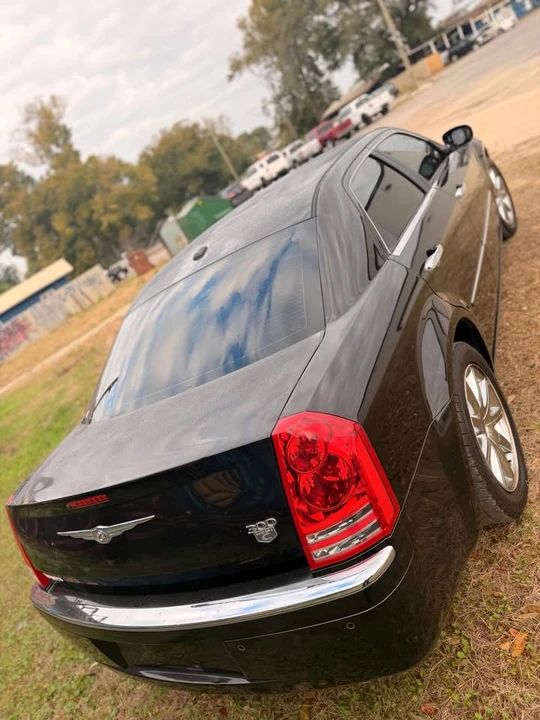 2010 Chrysler 300 (2005-2023) - Image 6 of 15