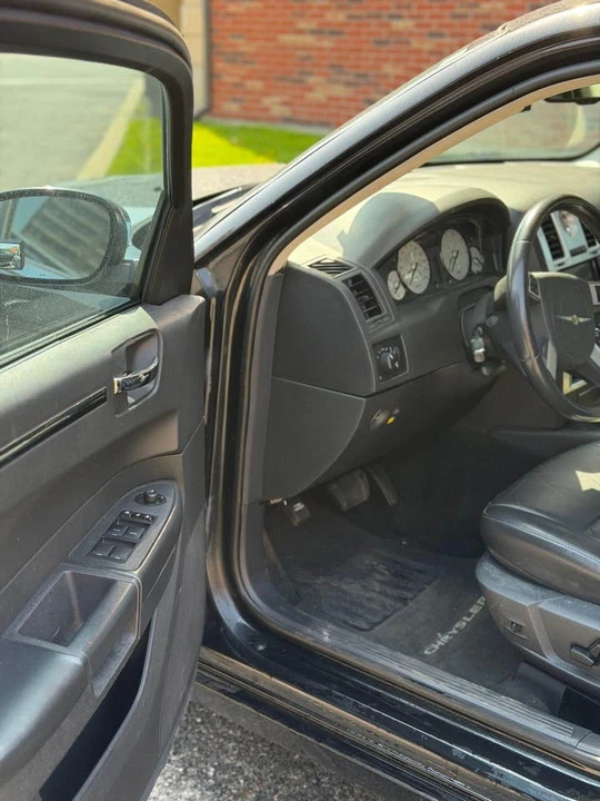 2010 Chrysler 300 (2005-2023) - Image 7 of 21