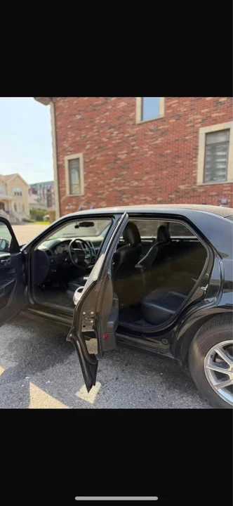 2010 Chrysler 300 (2005-2023) - Image 17 of 21