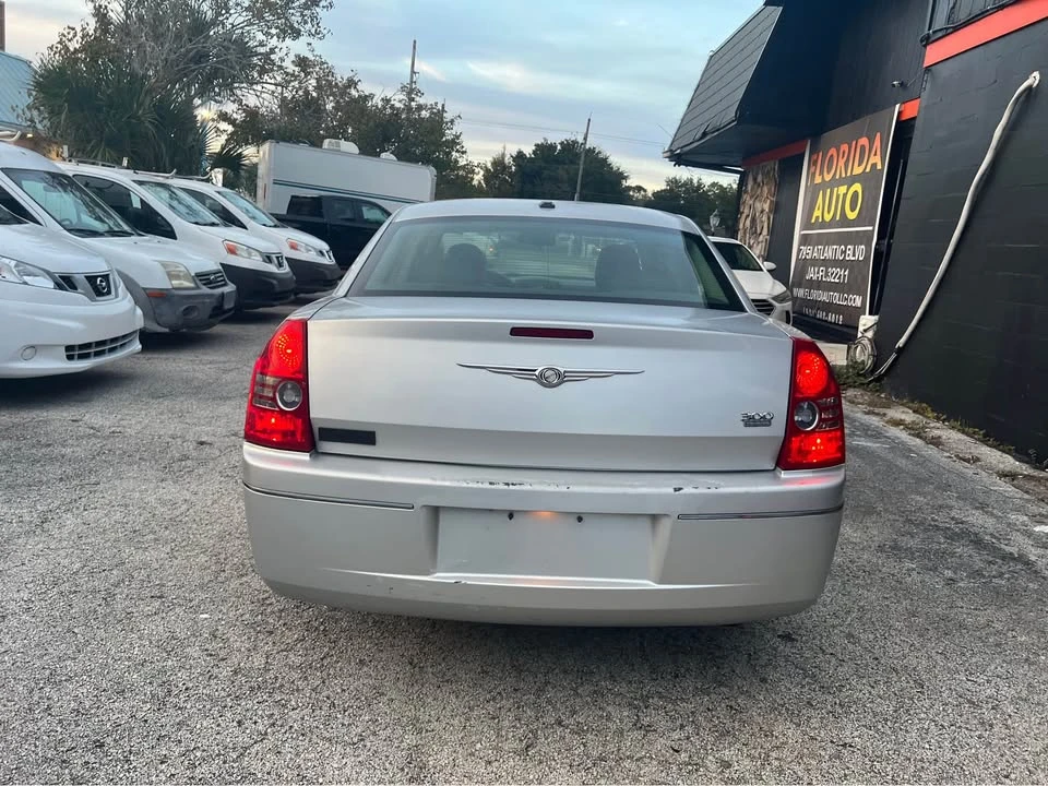 2010 Chrysler 300 (2005-2023) - Image 3 of 12