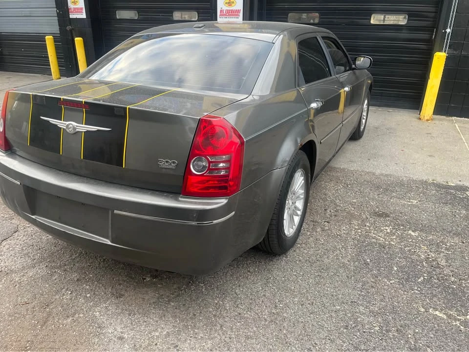 2010 Chrysler 300 (2005-2023) - Image 7 of 9