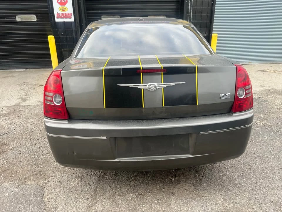 2010 Chrysler 300 (2005-2023) - Image 4 of 9