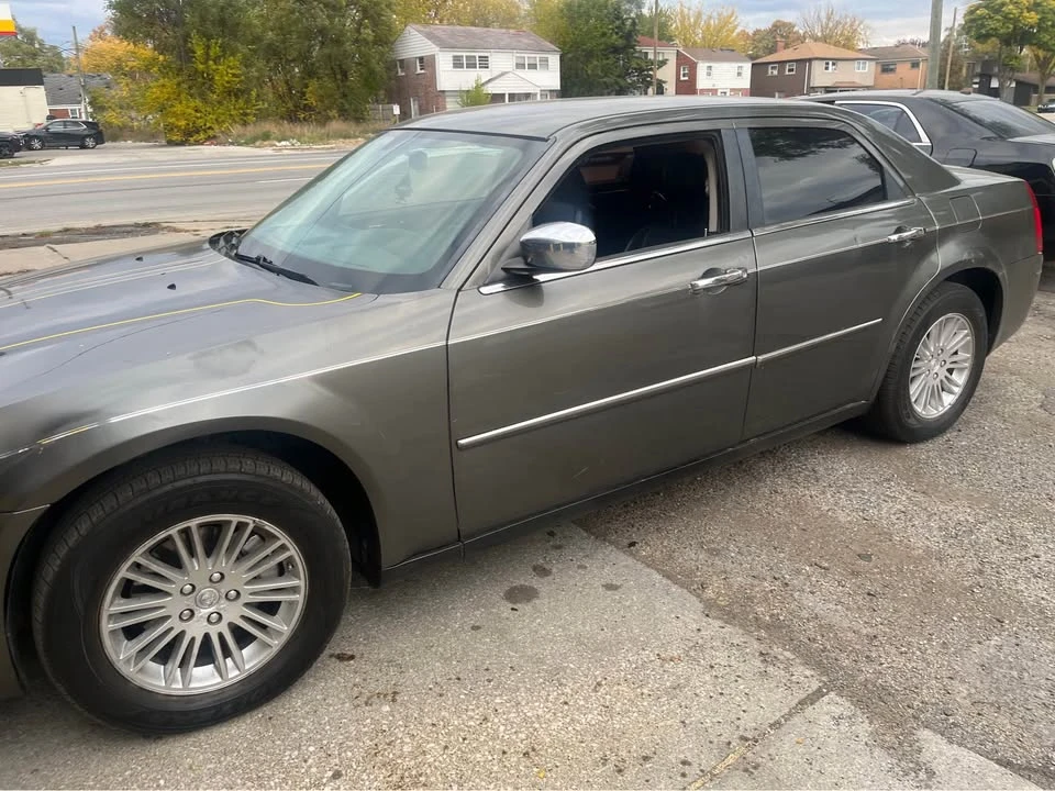 2010 Chrysler 300 (2005-2023) - Image 8 of 9