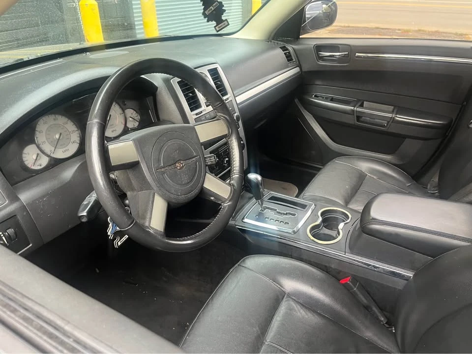 2010 Chrysler 300 (2005-2023) - Image 2 of 9
