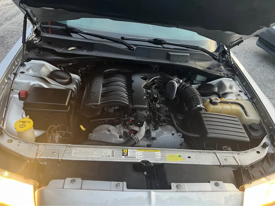 2010 Chrysler 300 (2005-2023) - Image 7 of 12