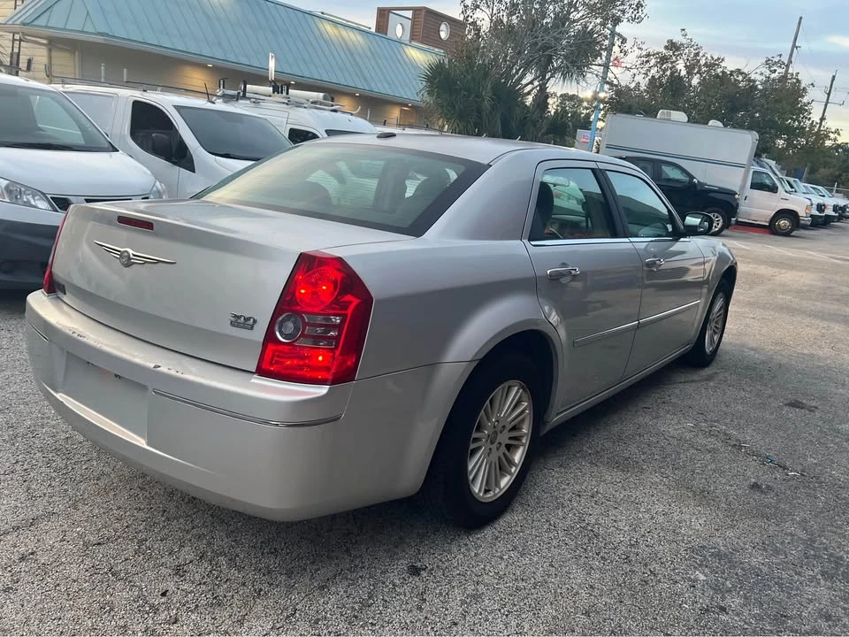 2010 Chrysler 300 (2005-2023) - Image 6 of 12