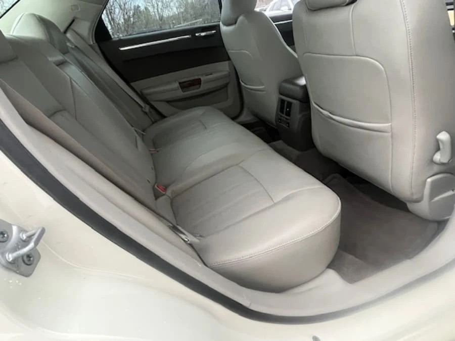 2010 Chrysler 300 (2005-2023) - Image 15 of 26