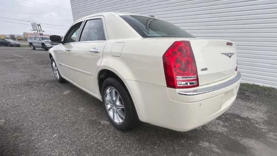 2010 Chrysler 300 (2005-2023) - Image 10 of 26