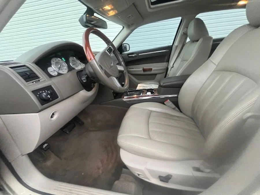 2010 Chrysler 300 (2005-2023) - Image 11 of 26