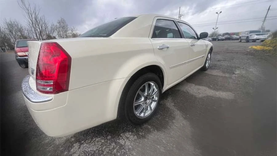 2010 Chrysler 300 (2005-2023) - Image 3 of 26