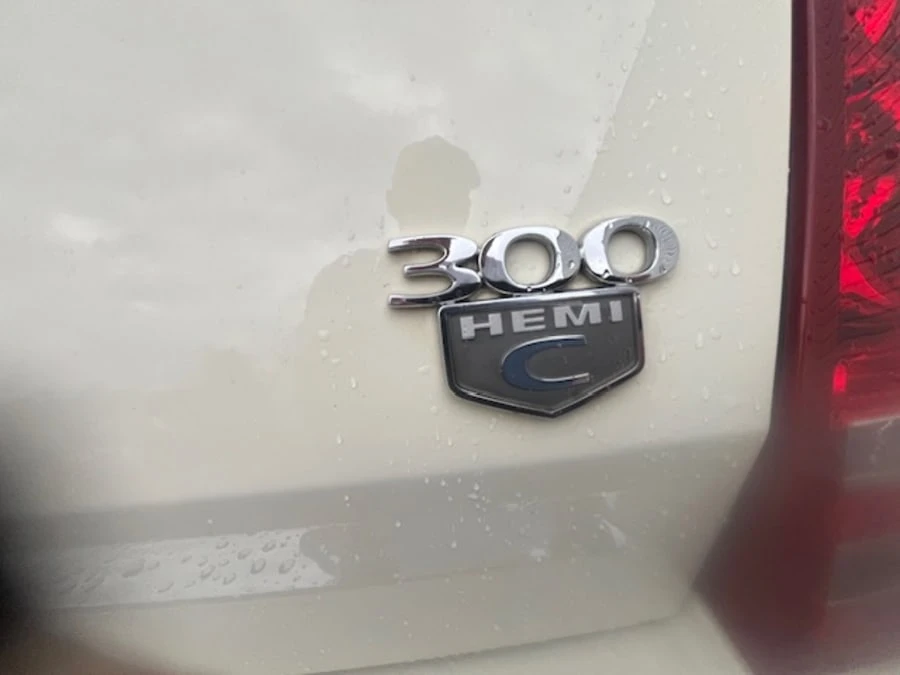 2010 Chrysler 300 (2005-2023) - Image 9 of 26