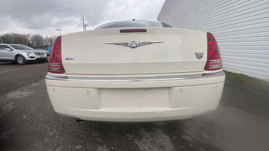 2010 Chrysler 300 (2005-2023) - Image 5 of 26