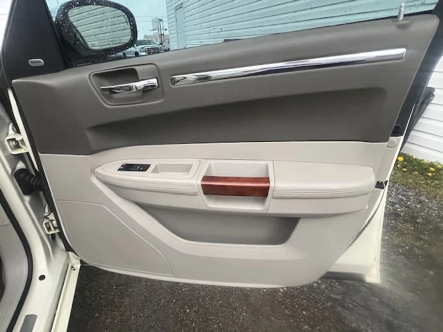 2010 Chrysler 300 (2005-2023) - Image 12 of 26