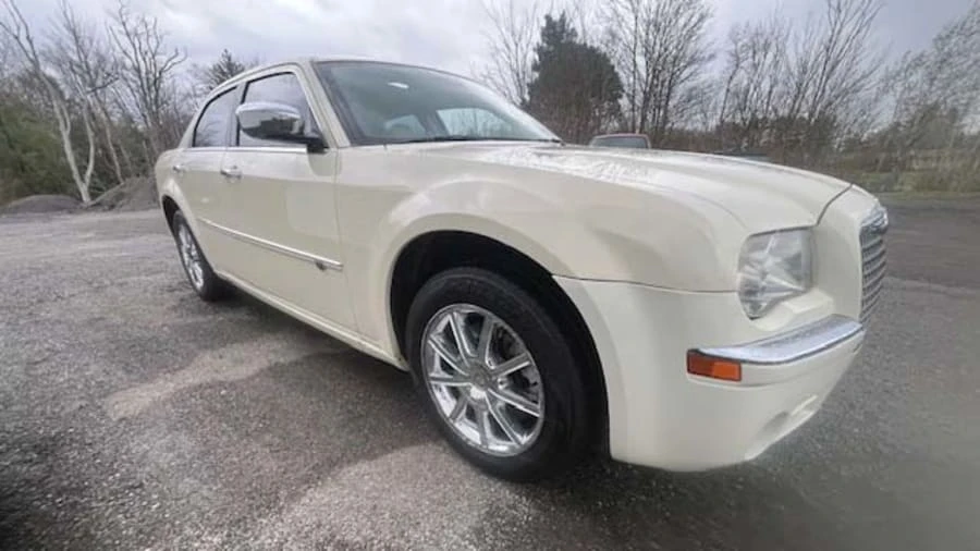 2010 Chrysler 300 (2005-2023) - Image 6 of 26