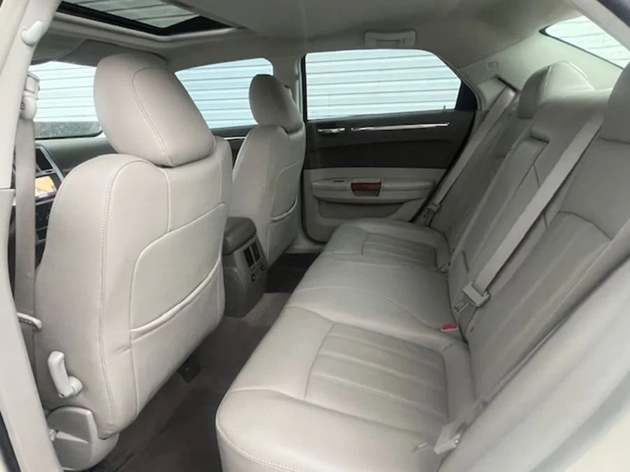 2010 Chrysler 300 (2005-2023) - Image 14 of 26