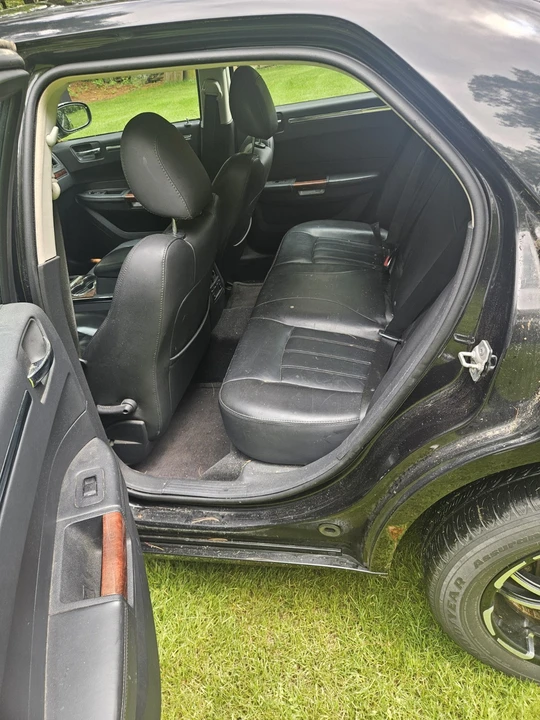 2010 Chrysler 300 (2005-2023) - Image 14 of 31