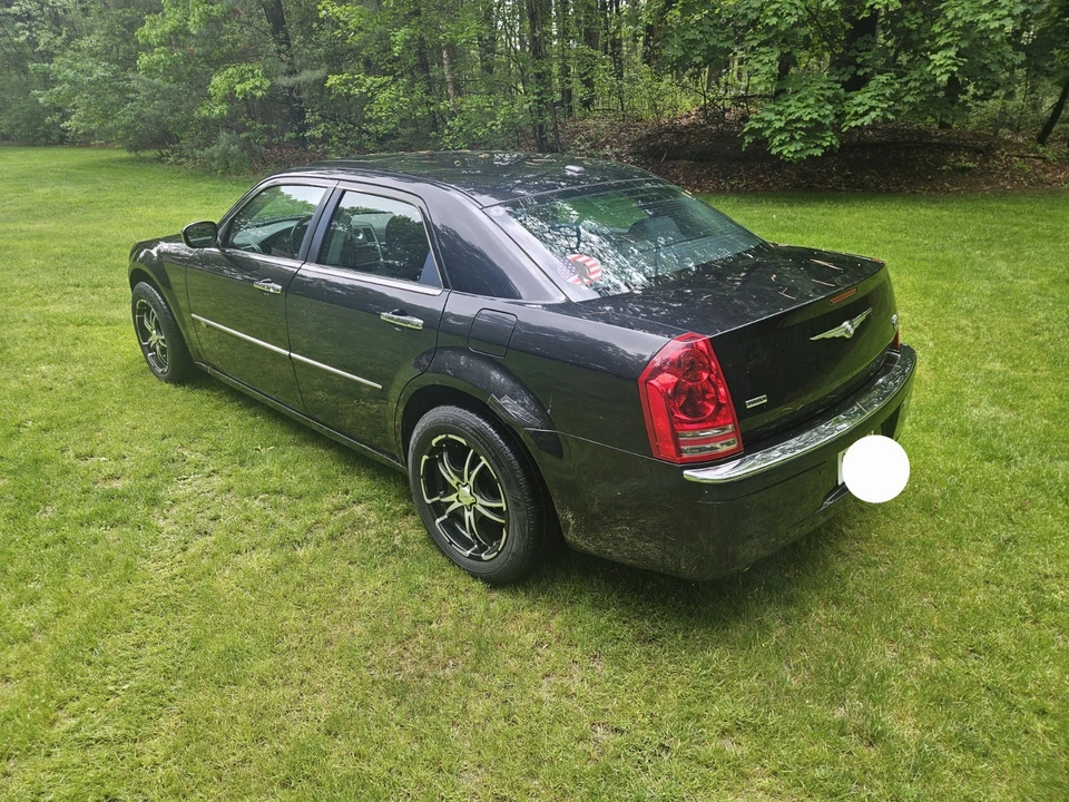 2010 Chrysler 300 (2005-2023) - Image 12 of 31