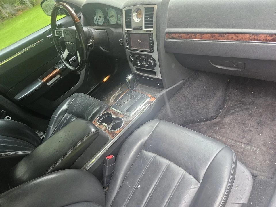 2010 Chrysler 300 (2005-2023) - Image 22 of 31
