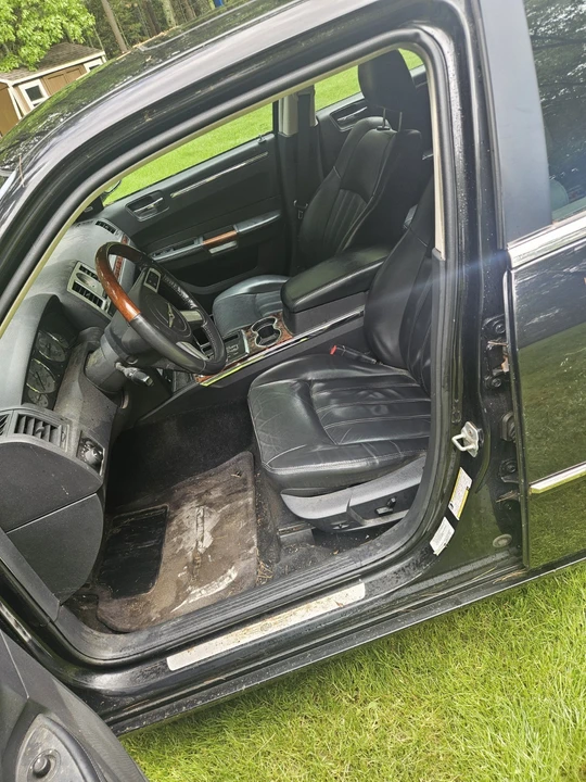 2010 Chrysler 300 (2005-2023) - Image 15 of 31