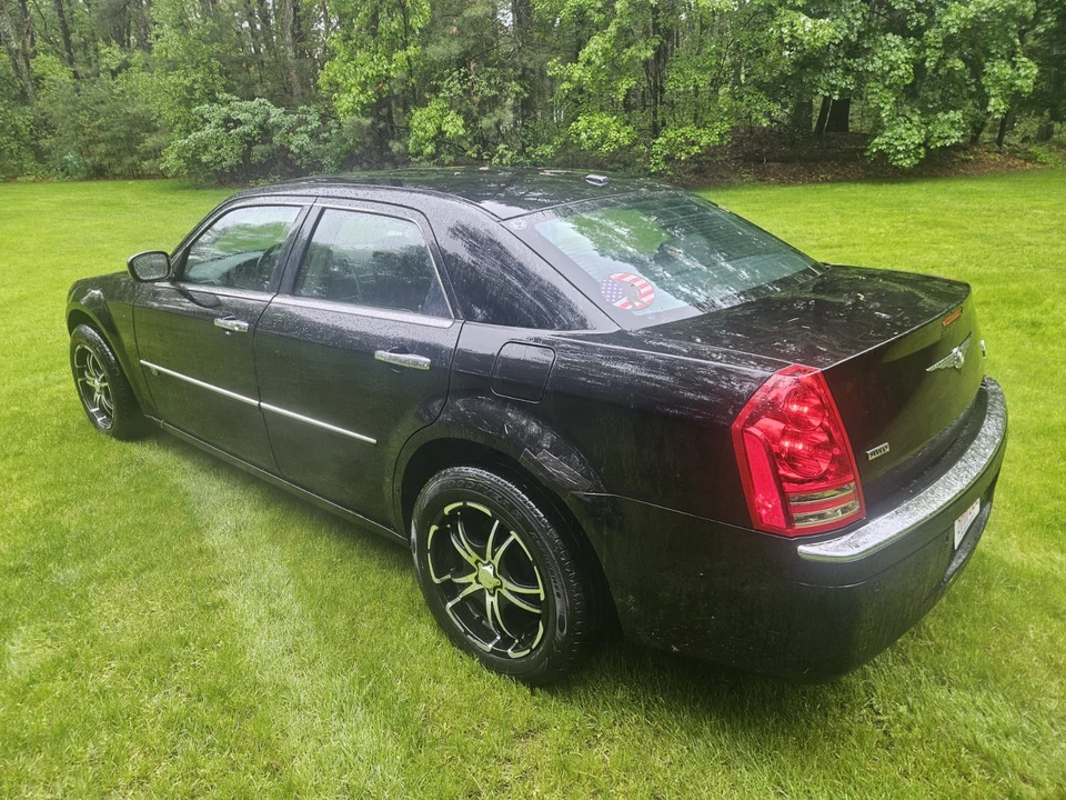 2010 Chrysler 300 (2005-2023) - Image 30 of 31