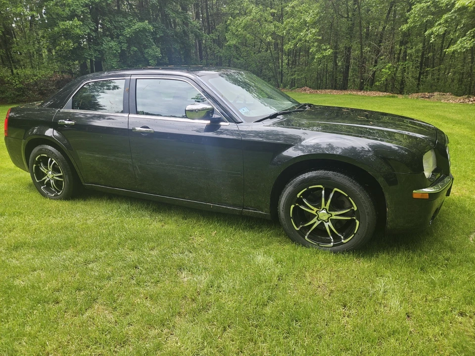 2010 Chrysler 300 (2005-2023) - Image 2 of 31