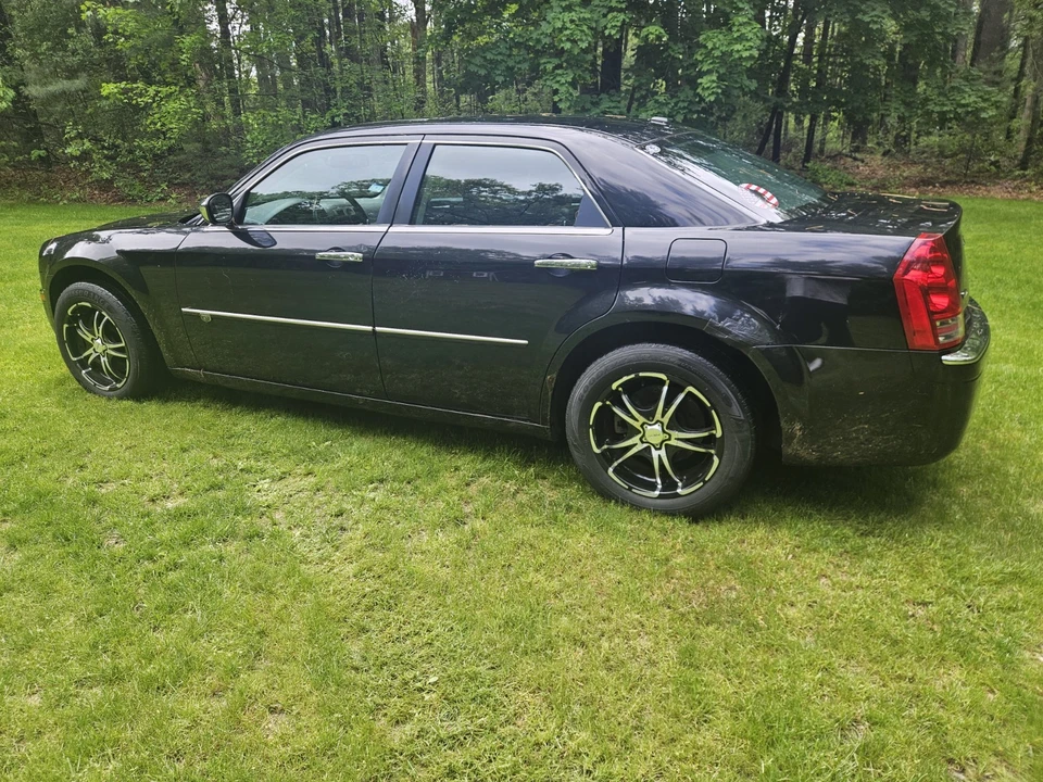 2010 Chrysler 300 (2005-2023) - Image 13 of 31