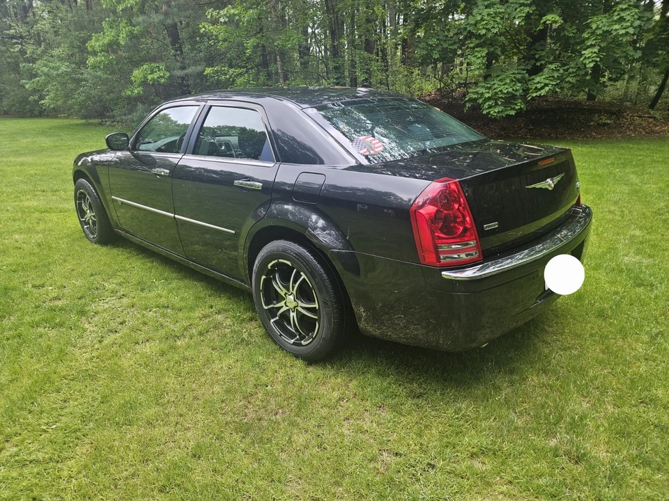 2010 Chrysler 300 (2005-2023) - Image 19 of 31