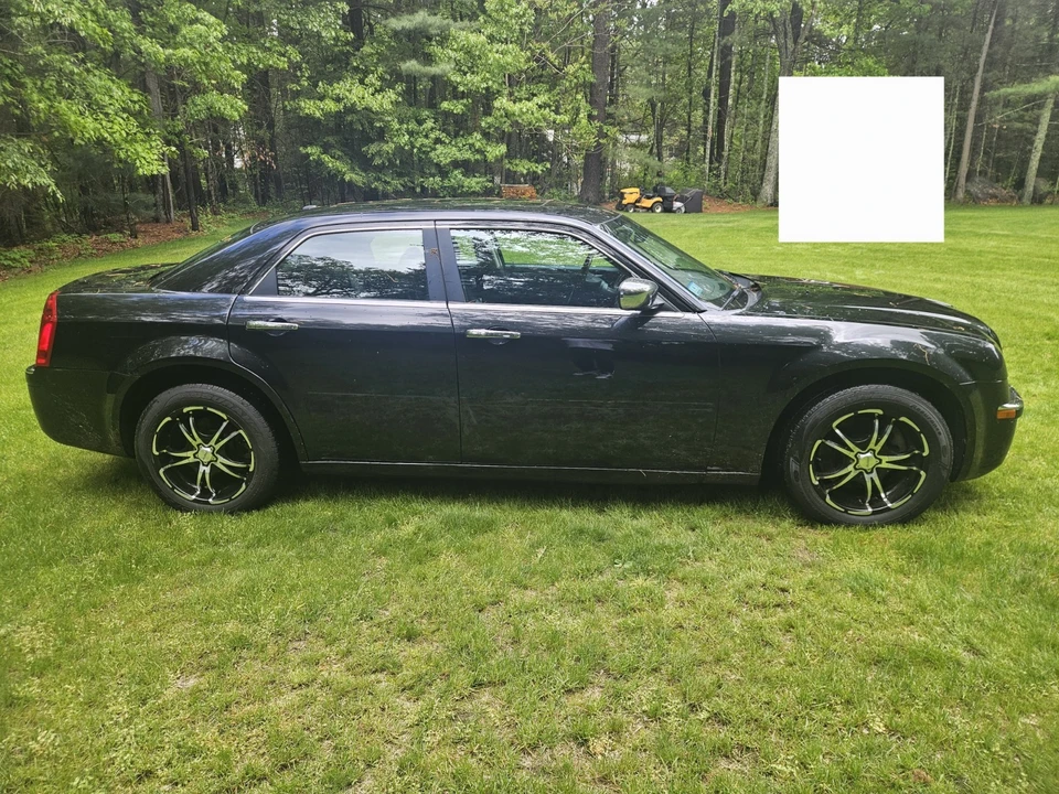 2010 Chrysler 300 (2005-2023) - Image 18 of 31