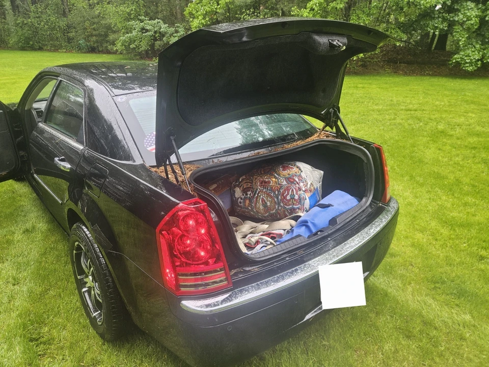 2010 Chrysler 300 (2005-2023) - Image 24 of 31