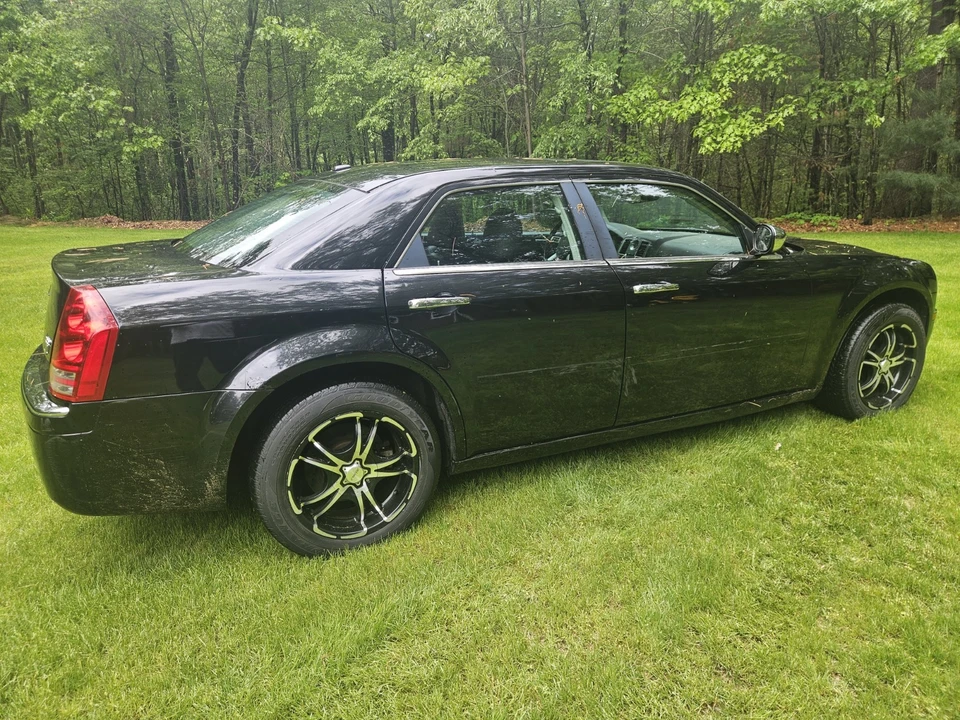 2010 Chrysler 300 (2005-2023) - Image 6 of 31