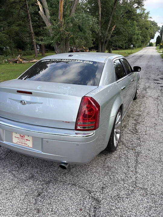 2010 Chrysler 300 (2005-2023) - Image 8 of 18