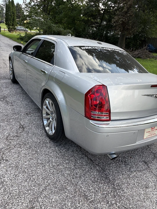 2010 Chrysler 300 (2005-2023) - Image 9 of 18