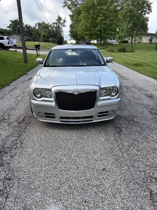 2010 Chrysler 300 (2005-2023) - Image 4 of 18