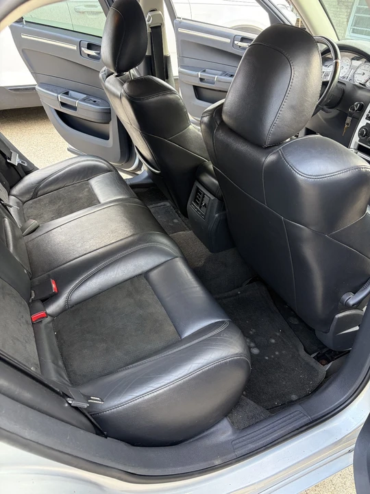2010 Chrysler 300 (2005-2023) - Image 12 of 18